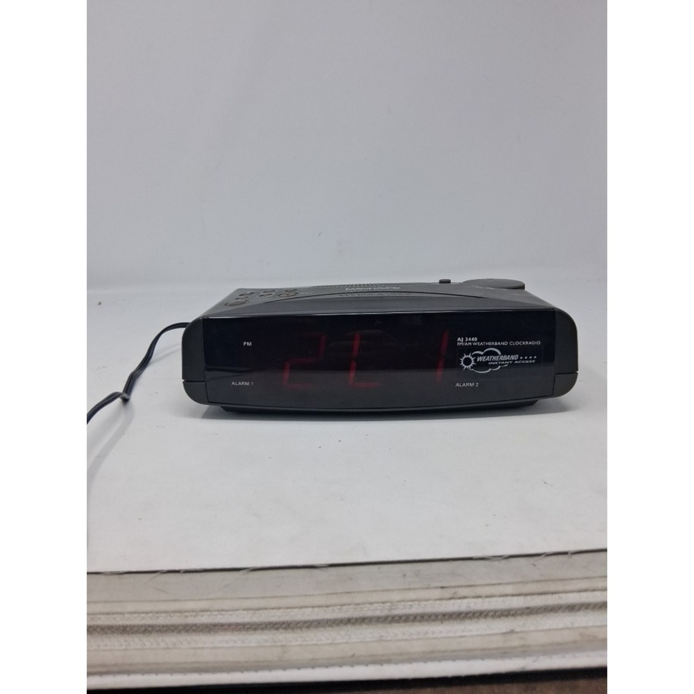 Magnavox AJ3440 Dual Alarm Clock Radio AM FM Weatherband Red LED Black. U